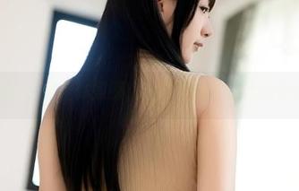 当浅安安穿上体操服，私拍画面里溢出的轻松感