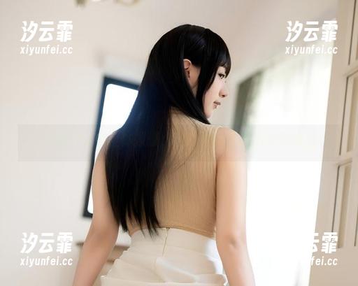 当浅安安穿上体操服，私拍画面里溢出的轻松感