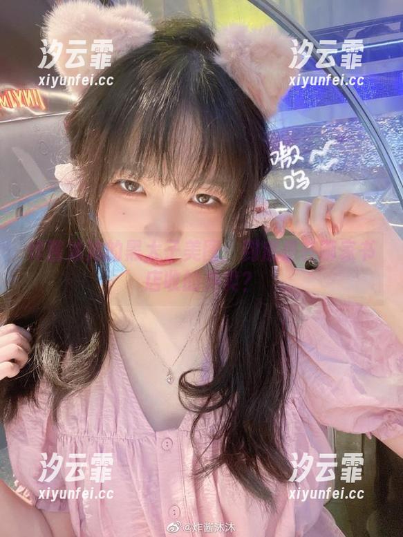 炸酱沐沐的黑太子美图：到底是在哪家书店收的外卖？