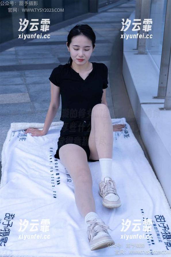 甜予摄影 - 璇璇的修女服图集，感觉她似乎在和我们分享些什么，精选画面又让人觉得意犹未尽。
