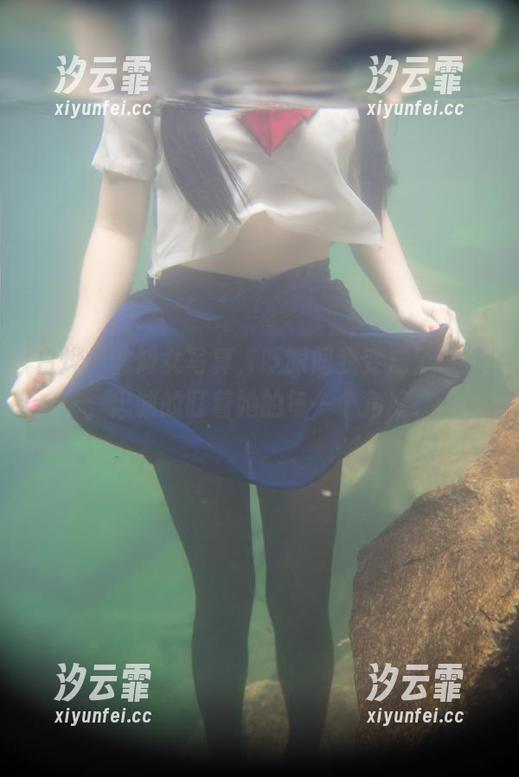 白烨烨 白烨烨的修女写真,眨眼间我变成了信徒,忠诚的盯着她的每一个角度!