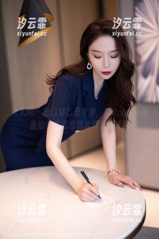 秀人网 - 出门旅行是个梦，Manuela玛鲁娜的美图和照片犀利点醒我