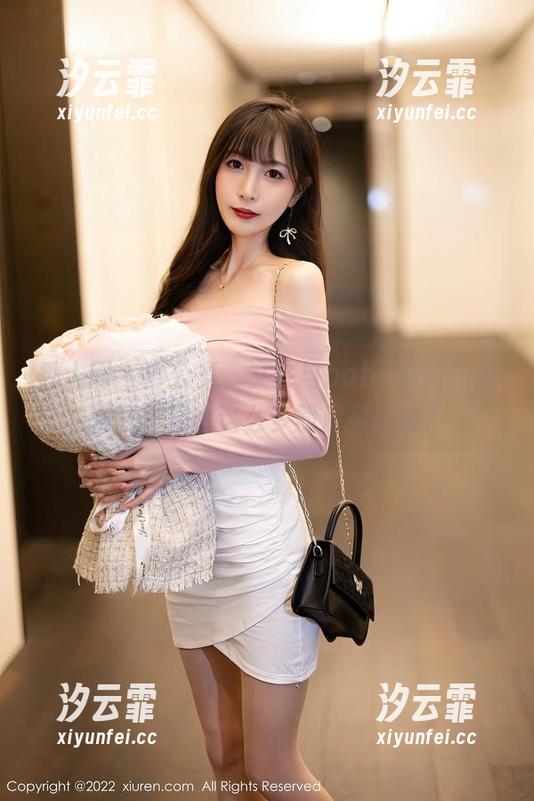 秀人网-baby嘉茵 秀人网 - 办公桌、文件与baby嘉茵,怎么就能撞出这么多照片灵感呢?