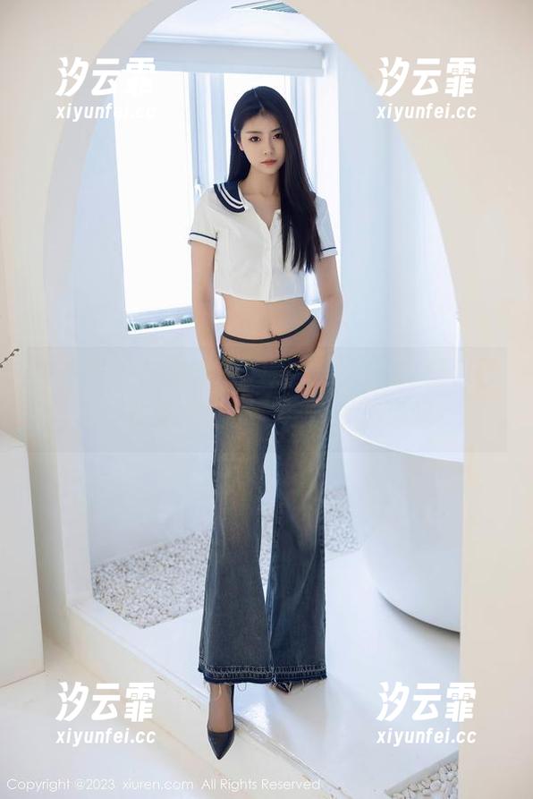 秀人网 - 下载伊诺的户外写真集，让自己也变得发光发亮，是这个意思吗？