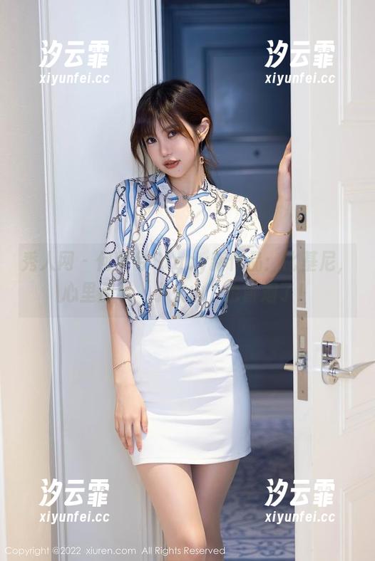秀人网 - 何梦兮Stacy新作品：比基尼，心里那块‘小火山’也冒烟了！