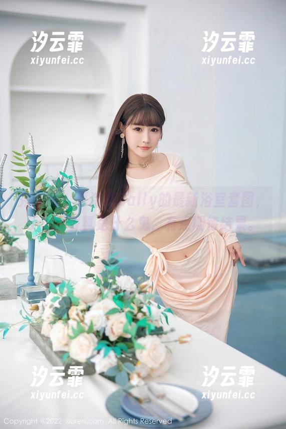 秀人网-夏诗雯Sally 秀人网 - 夏诗雯Sally的最新浴室套图,手里的香氛是什么鬼,有点期待结果。