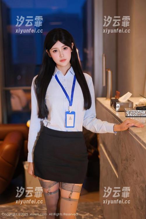 秀人网 - 杜花花：不可思议的白丝写真，图册也太养眼了吧
