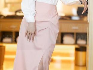 秀人网 – 梦娜Vanessa姐的免费写真：全方位讨论，噢不，是拉仇恨的摆姿势！