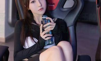 秀人网 – 这个季节看邹晶晶女王的丝袜高清套图，恰好可以觉得风儿也带点丝滑的触感。