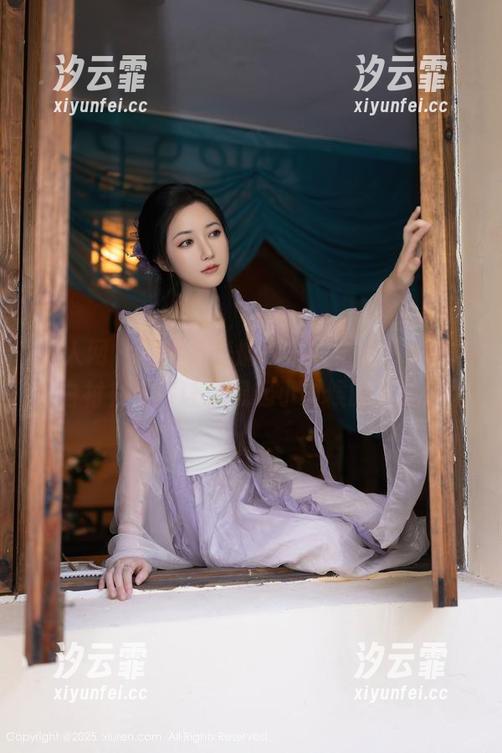 秀人网 - 图库急速加载，陈怡曼coco的白衬衫美得让我想起小时候的夏天。