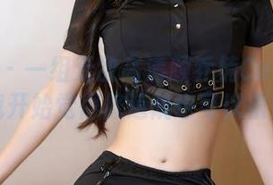 秀人网 – 一组无敌高清顾乔楠Cora修女图，我开始觉得修道院也可以很好玩。