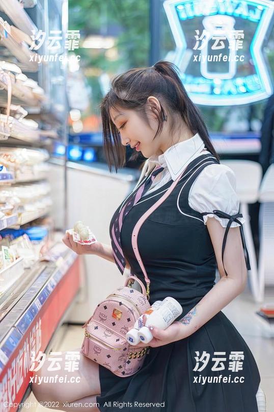 秀人网-龙女sunny 秀人网 - 龙女sunny的制服美图大集合,不小心让我想起了考试那天的发型!