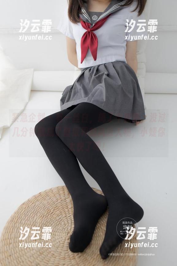 紧急企划-小婕 紧急企划 - 有一丝白,搞了个校服,没过几分钟就成了壁纸界的风云人物,小婕你太快了吧!