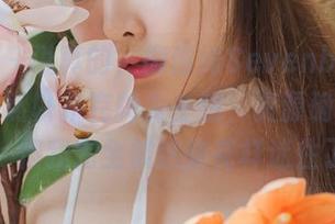 菠萝社 – 说真的，柳侑绮Sevenbaby的私拍居然以扑克牌为主题，资源确实有意思，但我完全被这些花样迷住了！