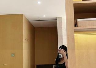 微密圈 – 葛征御姐写真集，腿部线条优雅又撩人，快来下载