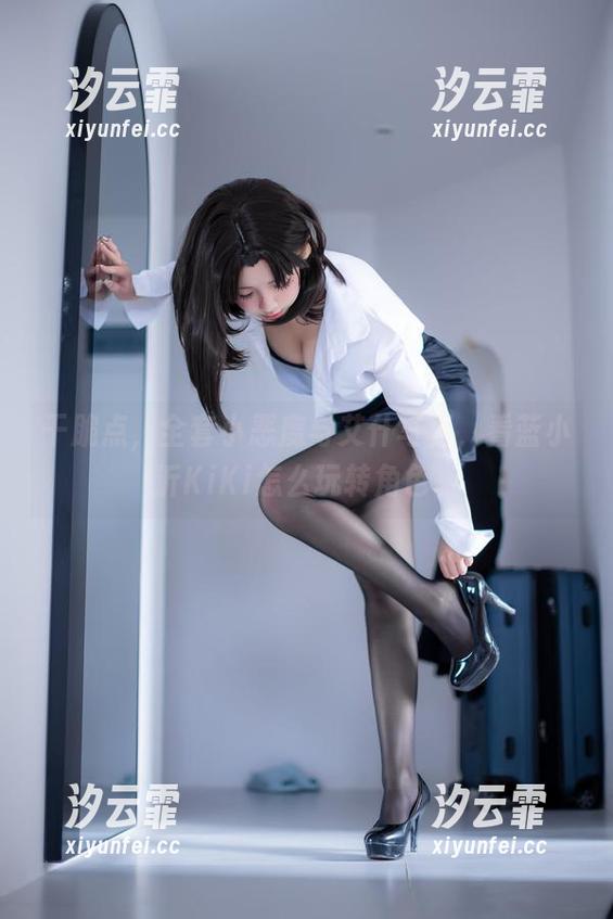 干脆点，全套小恶魔与艾什写真，看蓝小沂KiKi怎么玩转角色。