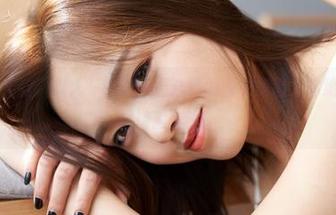 蜜桃社 – 无敌“懒人”壁纸：温心怡的睡衣美图，你绝对想向床铺请教穿法。