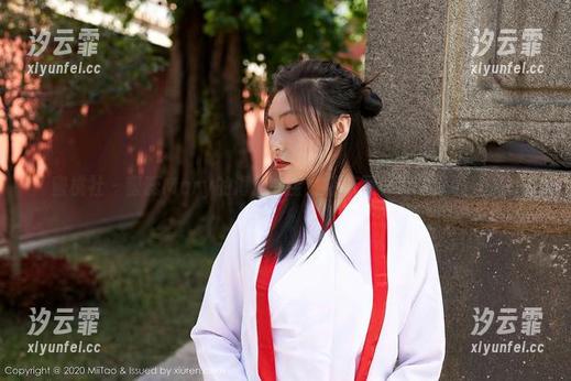 蜜桃社 - 蜜蕊Mary的海边寻宝：精选写真里的呆萌与戏水