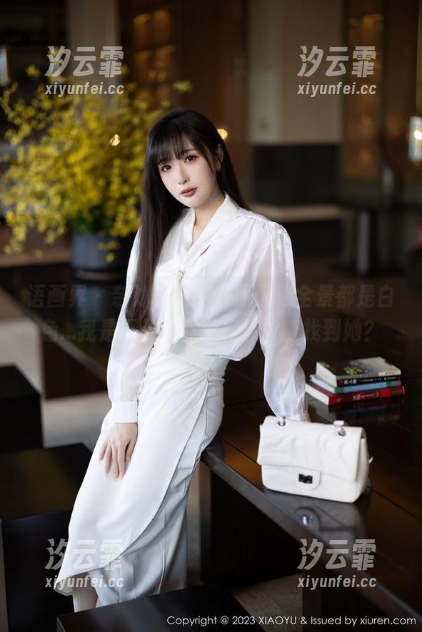 语画界-奈沐子 语画界 - 奈沐子的纯白原图,全景都是白色...我是不是得找个亮点才能找到她?
