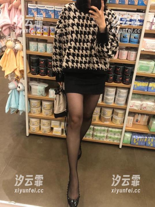 雅雅的气质呀 微密圈 - 雅雅的气质呀的剧情全套图集:暗示和玩味并存