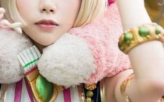 哇，雨波HaneAme的天台私拍图集好有意境，但我在想那风如何……