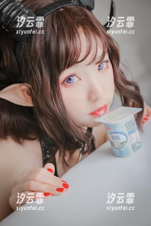 青水百合子 看完青水百合子的露背毛衣套图,我才发现,这不仅是时尚,还是一种生活资源!