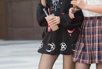 魔镜街拍全套图集：进了商城就扎心，长腿肉丝制服美女一出现，购物车根本停不下来！