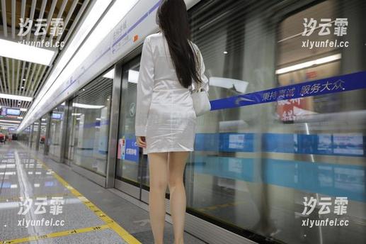 魔镜街拍 这福利真不错,魔镜街拍里的搭讪包臀裙美女图片真讨喜!