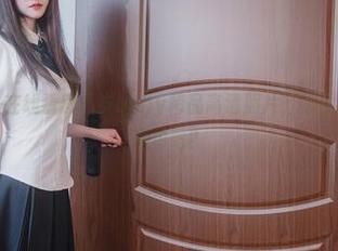 修女审判日在线看鹿八岁baby精品高清照片，不会是被抓住开罚单吧？