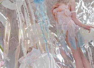 在线追随黏黏团子兔的蓝天写真：小鹿都迷了！